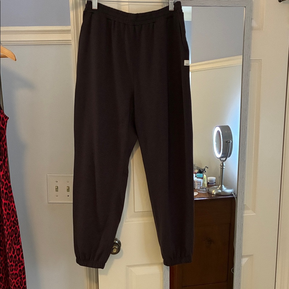 Vuori brown jogger pants.
